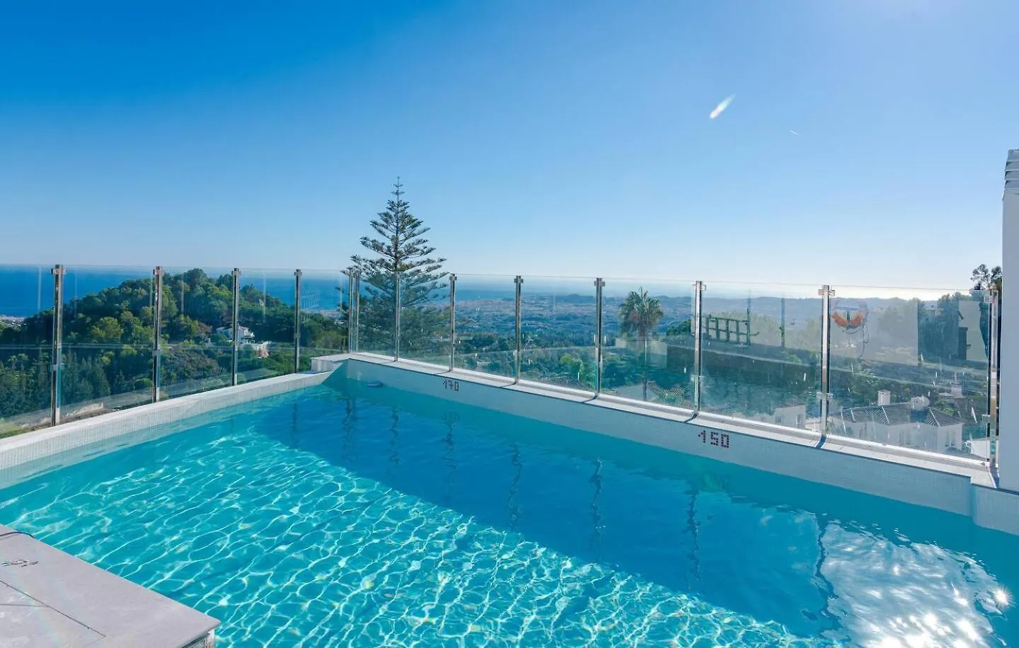 Mediterranean Apartment With Sea Views In Mijas